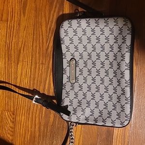 Micheal Kors Black Jet Set Crossbody printed logo